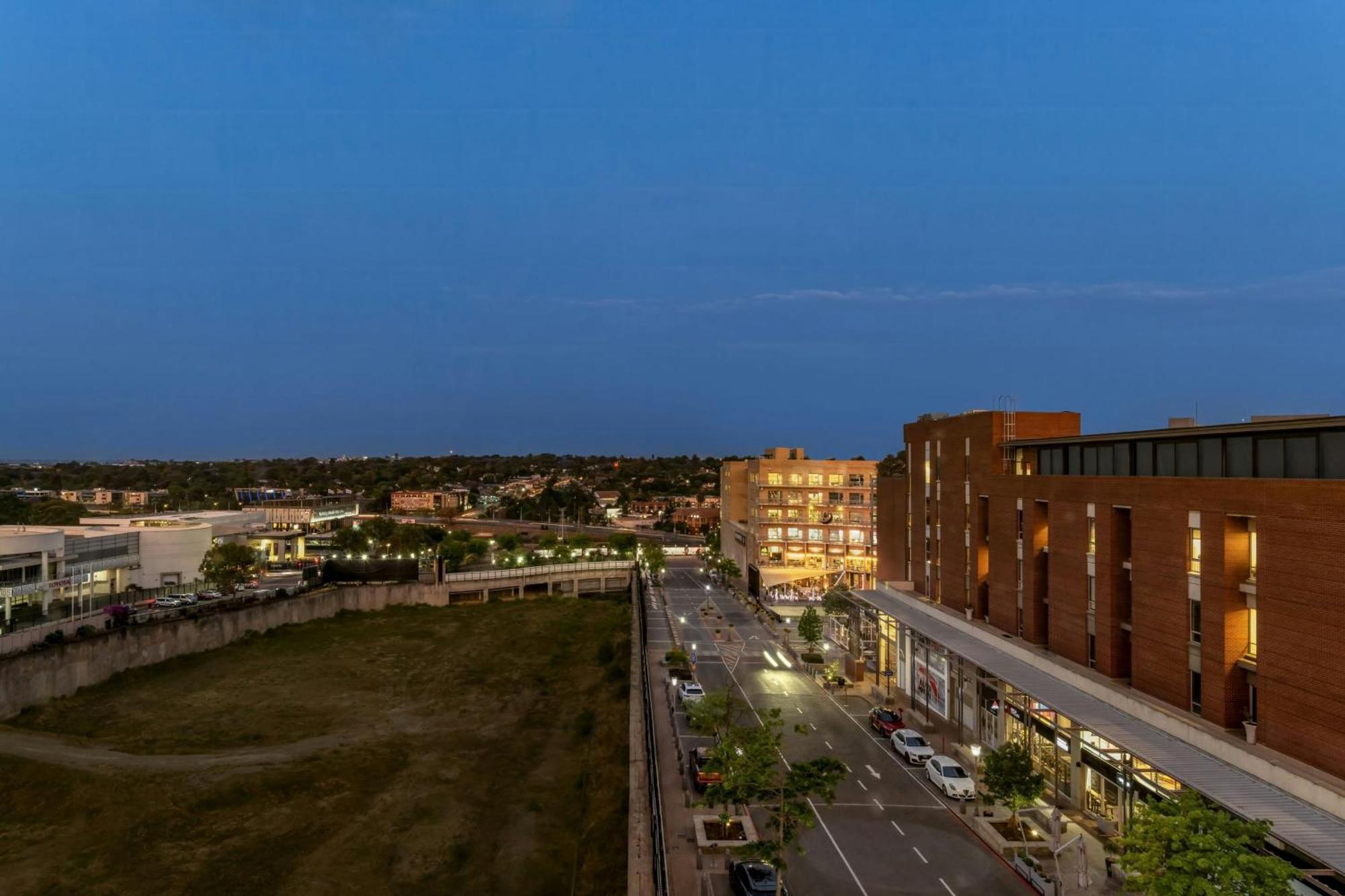 Johannesburg Marriott Hotel Melrose Arch Exterior photo